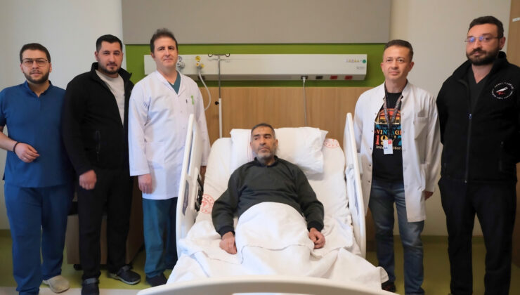8,5 Kiloluk Böbrek 30 Dakikada Alındı