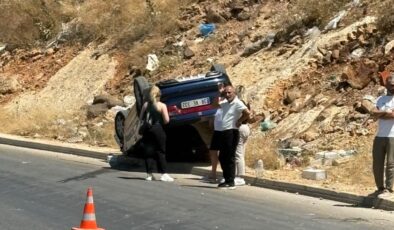 Gaziantep’te Kontrolden Çıkan Otomobil Takla Attı
